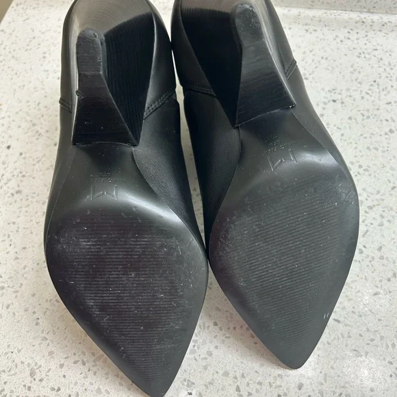 marc fisher LTD black ankle boots w/ wedge heel - size 10 - Picture 4 of 6
